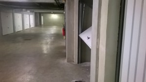 Cloisonnement d'un parking : porte basculante non débordante